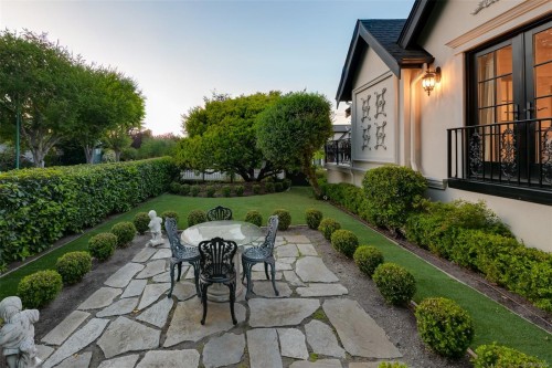 867 Victoria Ave, Oak Bay, BC 