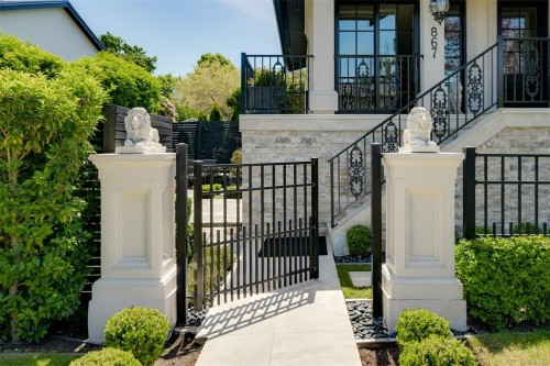 867 Victoria Ave, Oak Bay, BC 