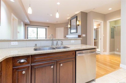 #215-1325 Bear Mountain Pkwy, Langford, BC 