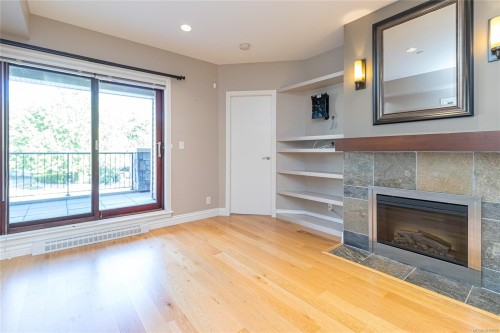 #215-1325 Bear Mountain Pkwy, Langford, BC 