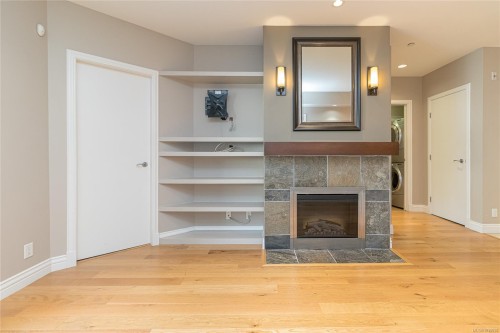 #215-1325 Bear Mountain Pkwy, Langford, BC 