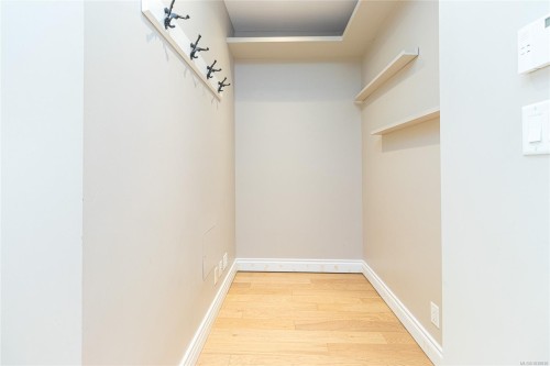 #215-1325 Bear Mountain Pkwy, Langford, BC 