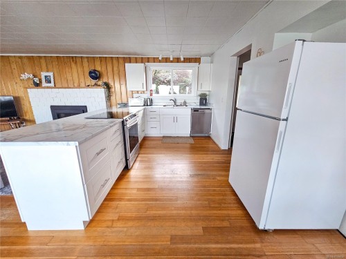 3677 Gardner Rd, Saltair, BC 
