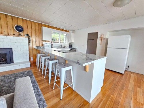 3677 Gardner Rd, Saltair, BC 
