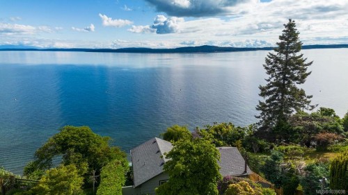 3677 Gardner Rd, Saltair, BC 