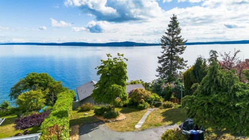 3677 Gardner Rd, Saltair, BC 