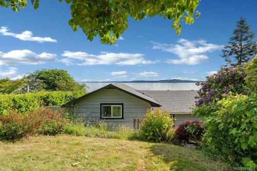 3677 Gardner Rd, Saltair, BC 