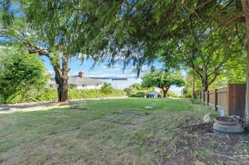 3677 Gardner Rd, Saltair, BC 