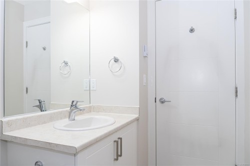 #203-4960 Songbird Pl, Nanaimo, BC 