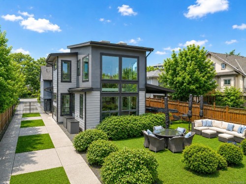 838 Old Esquimalt Rd, Esquimalt, BC 