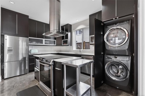 838 Old Esquimalt Rd, Esquimalt, BC 