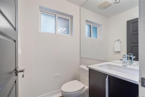 838 Old Esquimalt Rd, Esquimalt, BC 