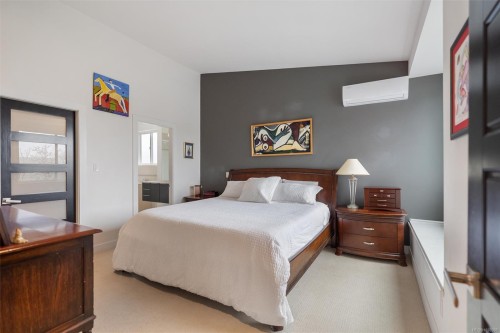 838 Old Esquimalt Rd, Esquimalt, BC 