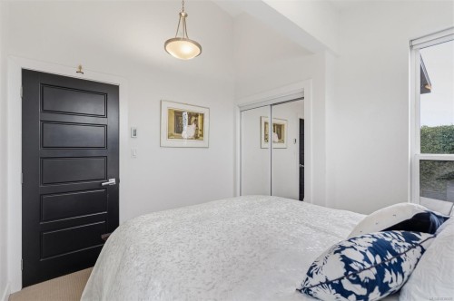 838 Old Esquimalt Rd, Esquimalt, BC 