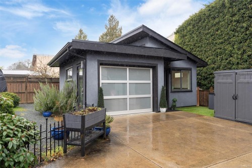 838 Old Esquimalt Rd, Esquimalt, BC 
