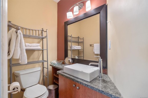 838 Old Esquimalt Rd, Esquimalt, BC 