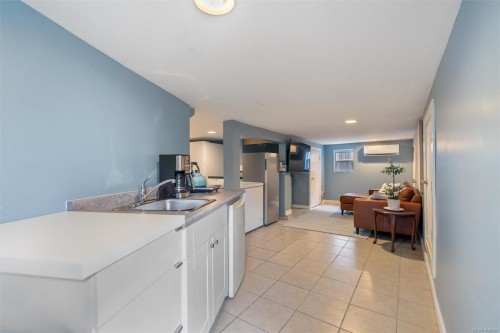 838 Old Esquimalt Rd, Esquimalt, BC 