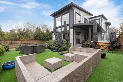 838 Old Esquimalt Rd, Esquimalt, BC 