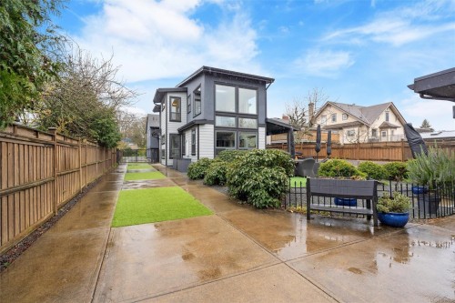 838 Old Esquimalt Rd, Esquimalt, BC 