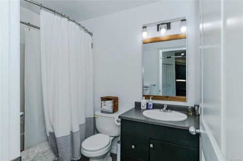 #205-3915 Carey Rd, Saanich, BC 