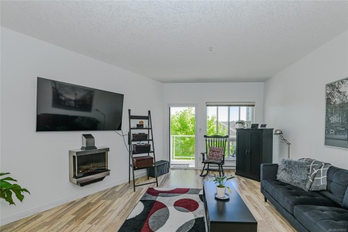 #205-3915 Carey Rd, Saanich, BC 