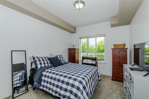 #205-3915 Carey Rd, Saanich, BC 
