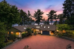 2070 Cooper Rd Gabriola Island, BC V0R 1X7