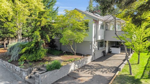 721 Snowdrop Ave, Saanich, BC 