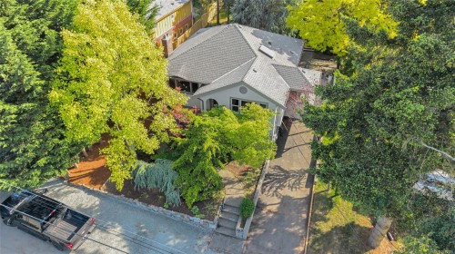 721 Snowdrop Ave, Saanich, BC 