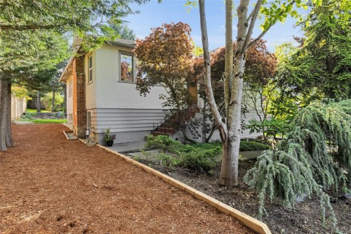 721 Snowdrop Ave, Saanich, BC 