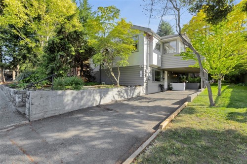 721 Snowdrop Ave, Saanich, BC 