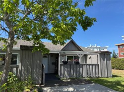 #125-2191 Murrelet Dr Comox, BC V9M 3Y1