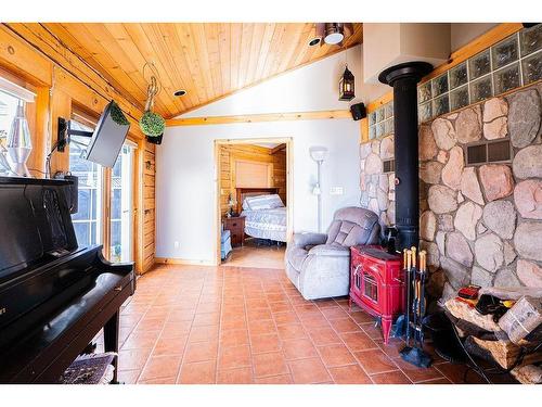 106 Island Avenue, Neebing, ON 