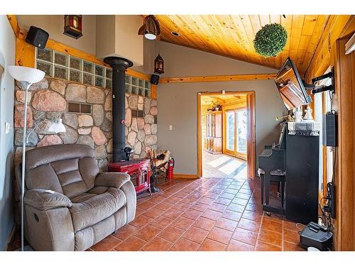 106 Island Avenue, Neebing, ON 