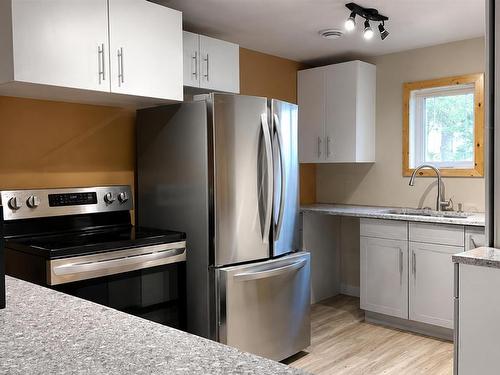 6086 Hwy 11/71, Emo, ON - Indoor Photo Showing Kitchen