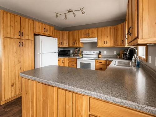 6086 Hwy 11/71, Emo, ON - Indoor Photo Showing Kitchen With Double Sink
