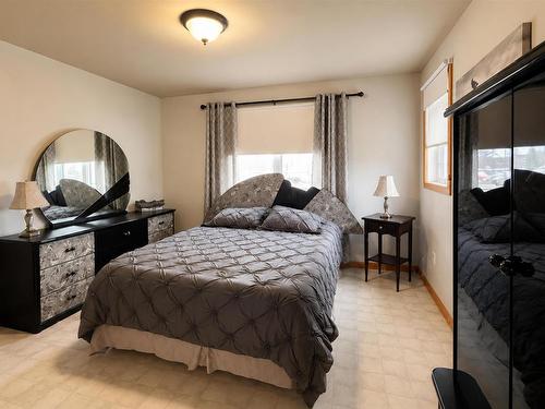 6086 Hwy 11/71, Emo, ON - Indoor Photo Showing Bedroom