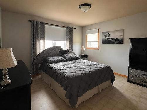 6086 Hwy 11/71, Emo, ON - Indoor Photo Showing Bedroom