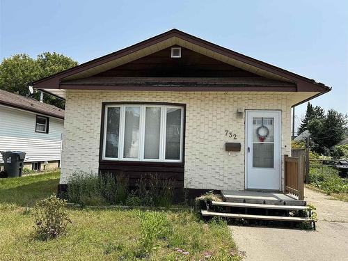 732 Marks Street S  Thunder Bay, ON P7E 1N2