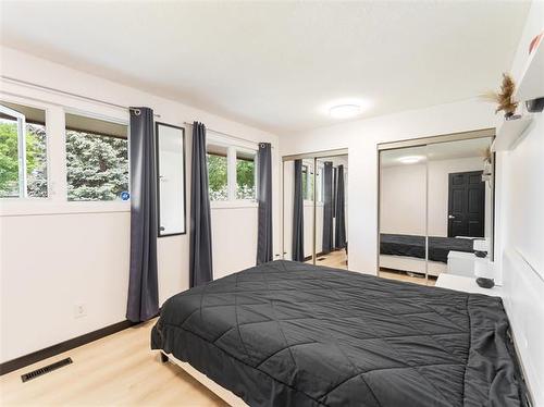 78 Metz St, Winnipeg, MB 