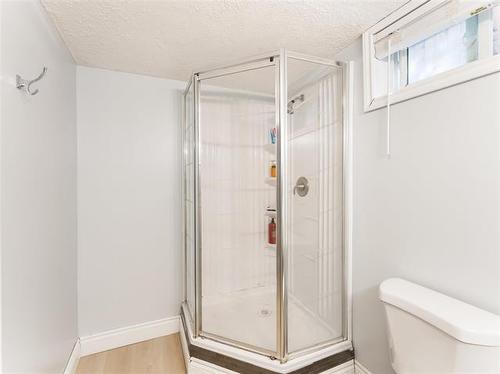 78 Metz St, Winnipeg, MB 