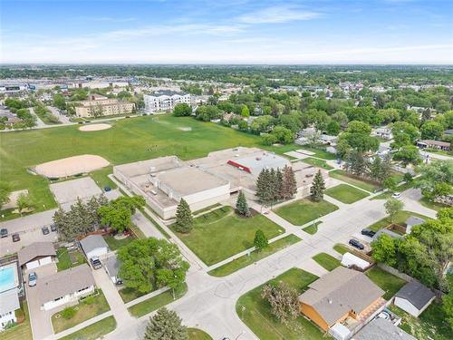 78 Metz St, Winnipeg, MB 