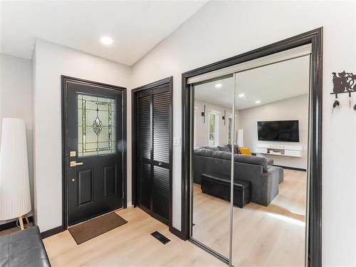 78 Metz St, Winnipeg, MB 