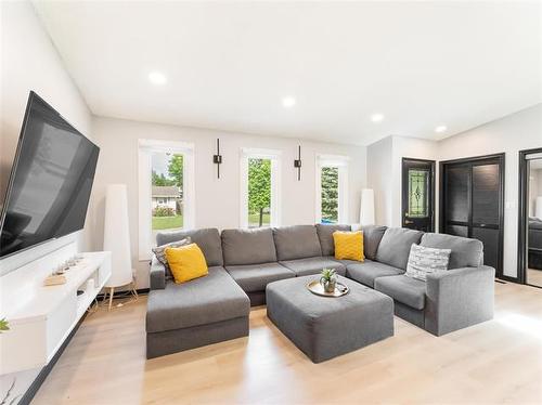 78 Metz St, Winnipeg, MB 