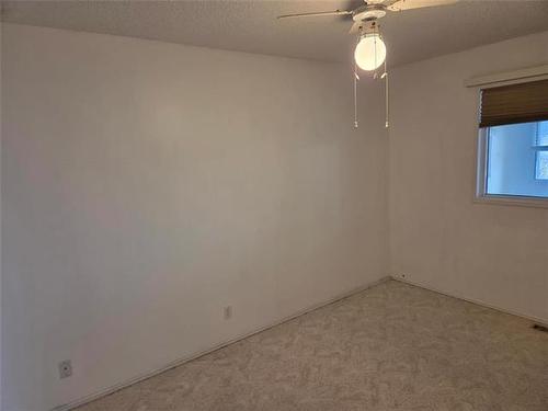 15 Middle Dr, Winnipeg Beach, MB 