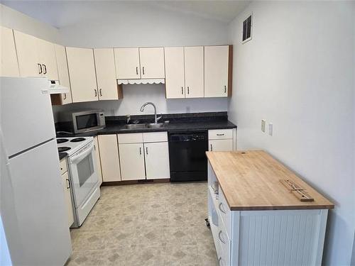 15 Middle Dr, Winnipeg Beach, MB 