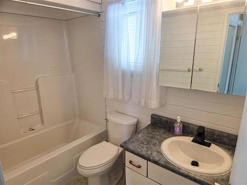 15 Middle Dr, Winnipeg Beach, MB 