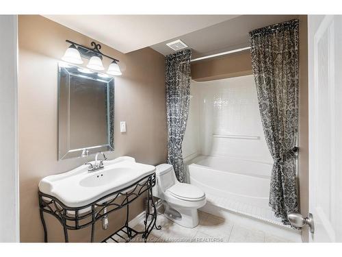 11827 Boulder Crescent, Windsor, ON 