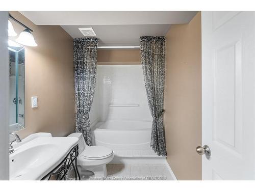 11827 Boulder Crescent, Windsor, ON 