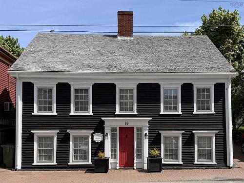 89 York Street  Lunenburg, NS B0J 2C0
